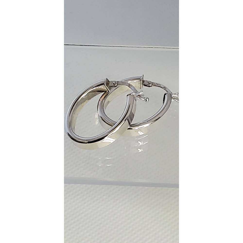 Beautiful 14k White Gold Earrings